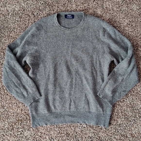 Johnstons of Elgin Other - Johnstons of Elgin Cashmere Sweater